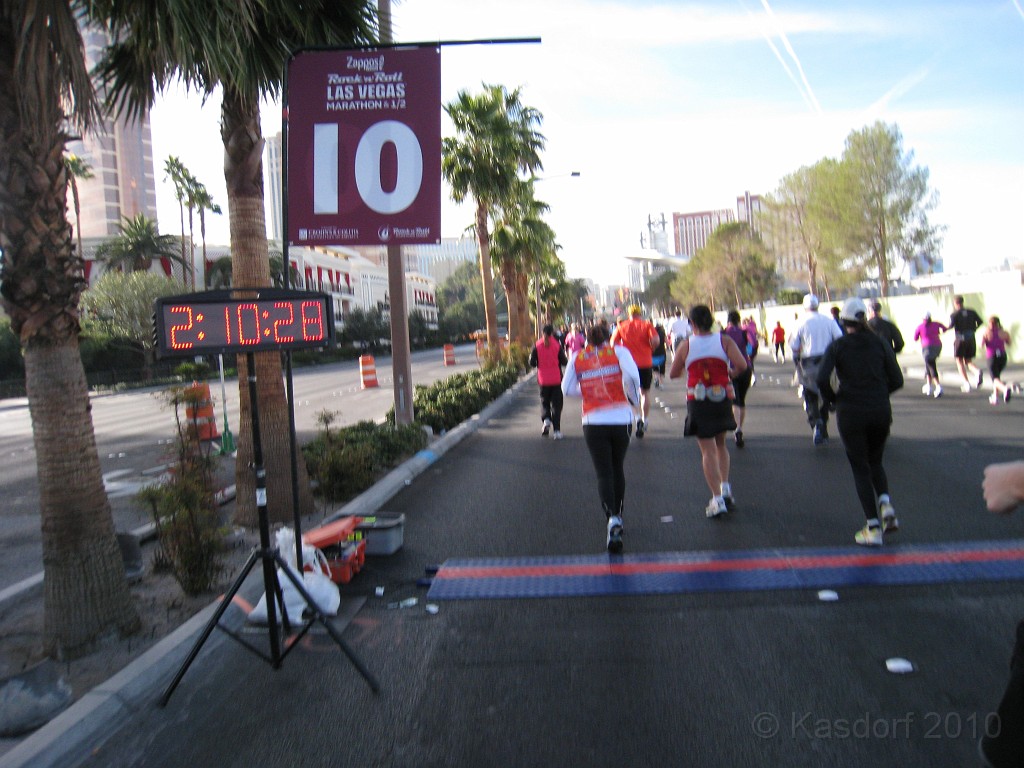Las Vegas 2010 - Marathon 0811.JPG - The 2010 Las Vegas Fire - Ice and Sweat Tour. Half Marathon, Red Rock Canyon, Casinos, Valley of Fire.... and buffets!